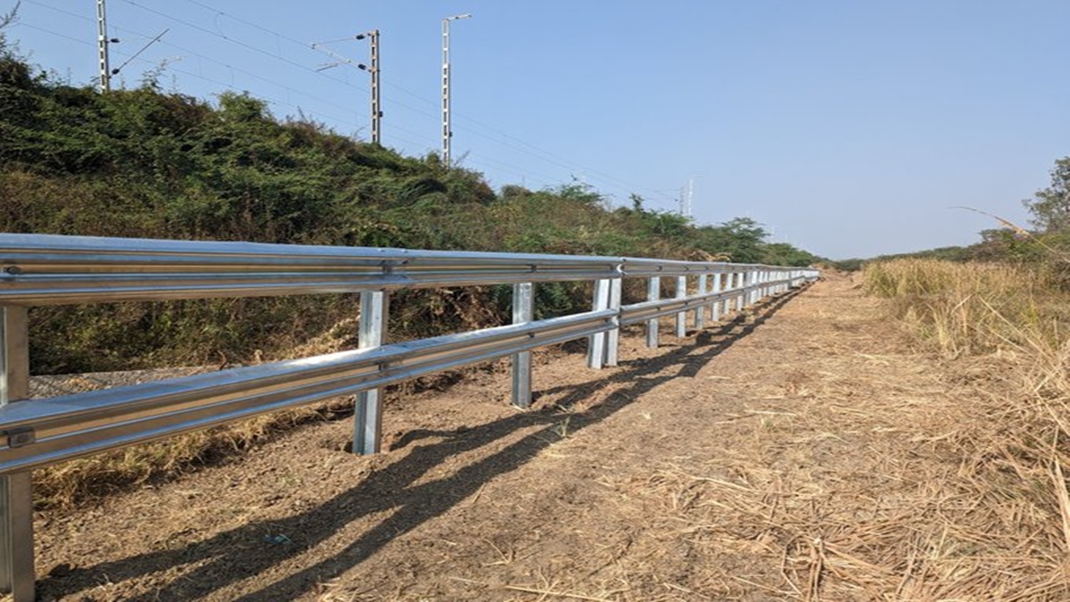 W beam fence
